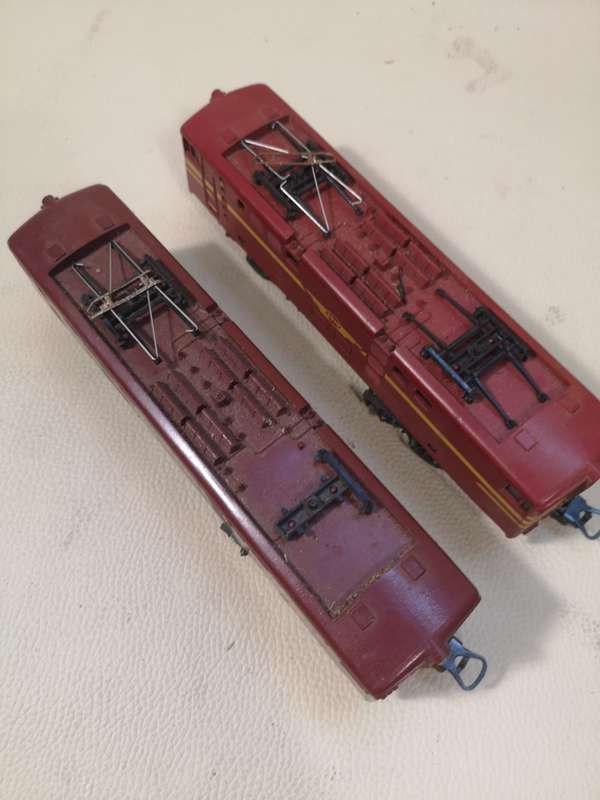 A Pair of Lima Railways E919 electric locomotives HO Scale