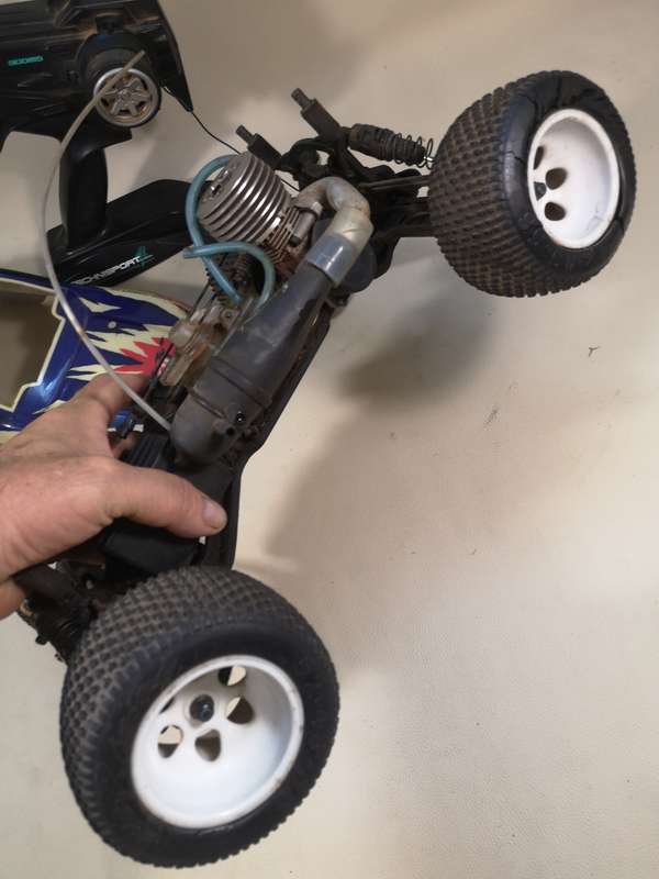 CEN Racing MG10 TR 4wd nitro truck with Radio