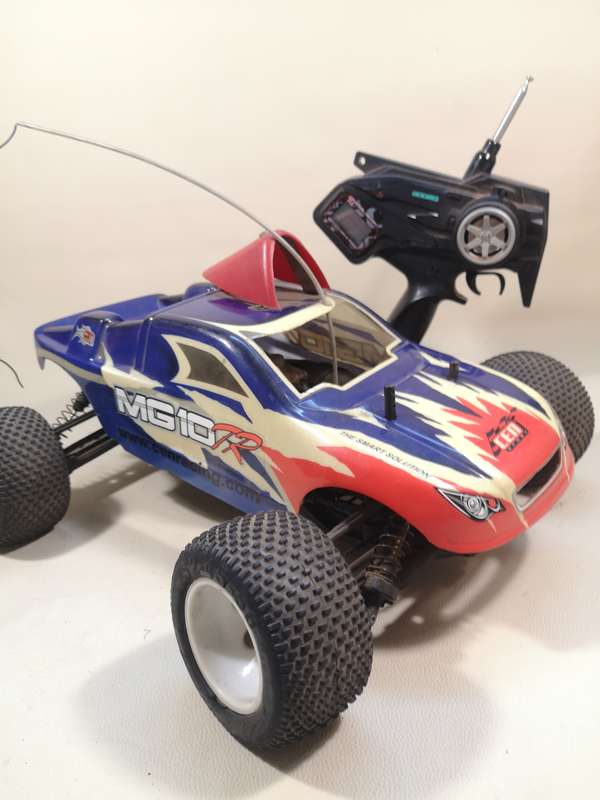 CEN Racing MG10 TR 4wd nitro truck with Radio