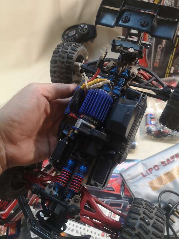 Massive Traxxas E-Revo VXL: 1/16-Scale 4WD Brushless Racing Monster Truck Giant Combo