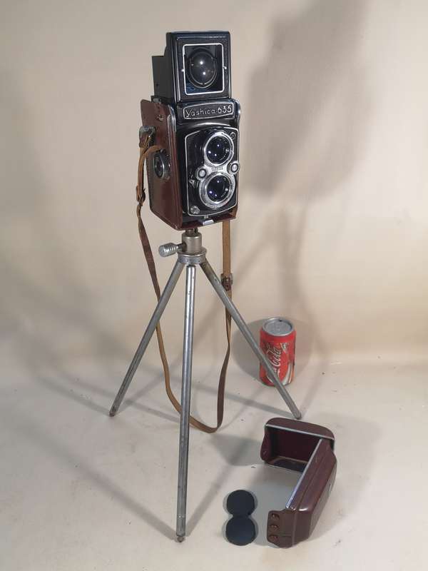 VTG YashicaFlex Yashica 635 TLR 120mm or 35mm Film Camera f3.5 80mm Japan + Tripod