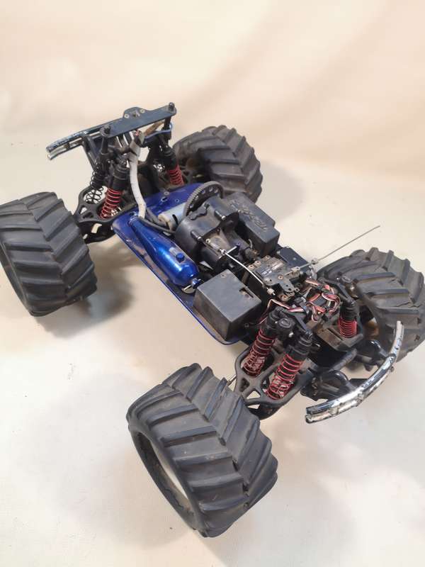 VERY LARGE TRAXXAS RC MONSTER TRUCK FOR SPARES OR REPAIRS