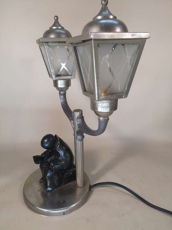 Vintage 1960's Art Deco Lantern table lamp with the reader - Working