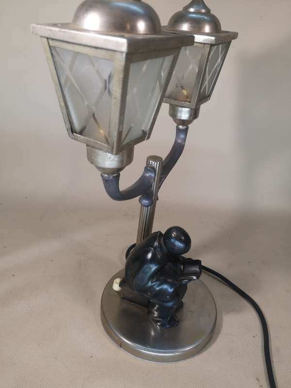 Vintage 1960's Art Deco Lantern table lamp with the reader - Working