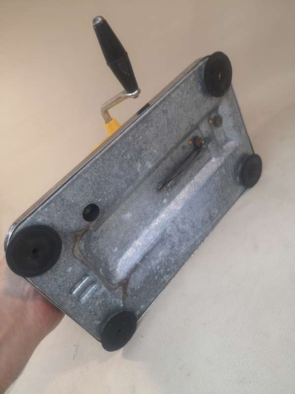An awesome vintage Pineware bread/cold meat slicer. Stunning in all kitchens!!