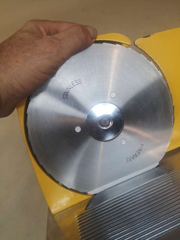 An awesome vintage Pineware bread/cold meat slicer. Stunning in all kitchens!!