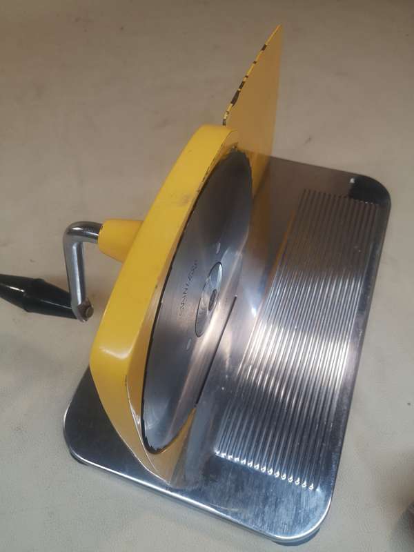 An awesome vintage Pineware bread/cold meat slicer. Stunning in all kitchens!!