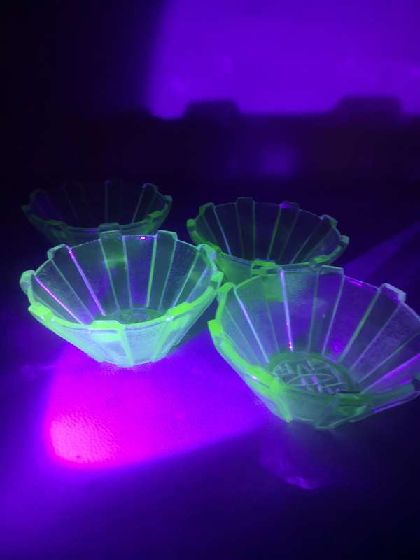 Set of 4 Magnificent Vintage Uranium Glass Bowls