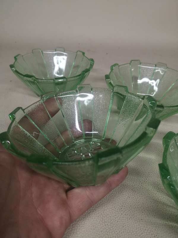 Set of 4 Magnificent Vintage Uranium Glass Bowls