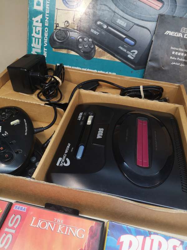 RARE!!! Vintage Boxed Sega Mega Drive 2, 16 bit, 1994 Complete + Games