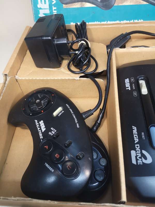 RARE!!! Vintage Boxed Sega Mega Drive 2, 16 bit, 1994 Complete + Games
