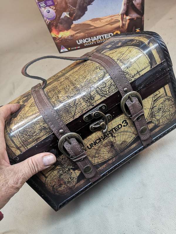 PS3 Uncharted 3: Drake's Deception Explorer Treasure Limited Edition Collectors Set