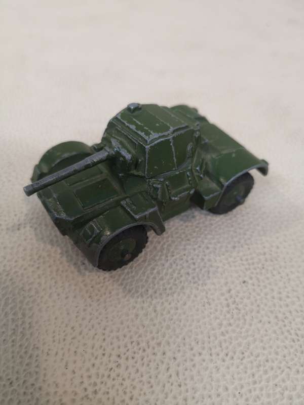 VINTAGE DINKY TOYS MECCANO D.A.C. DIAMLER ARMOURED CAR - NO. 670