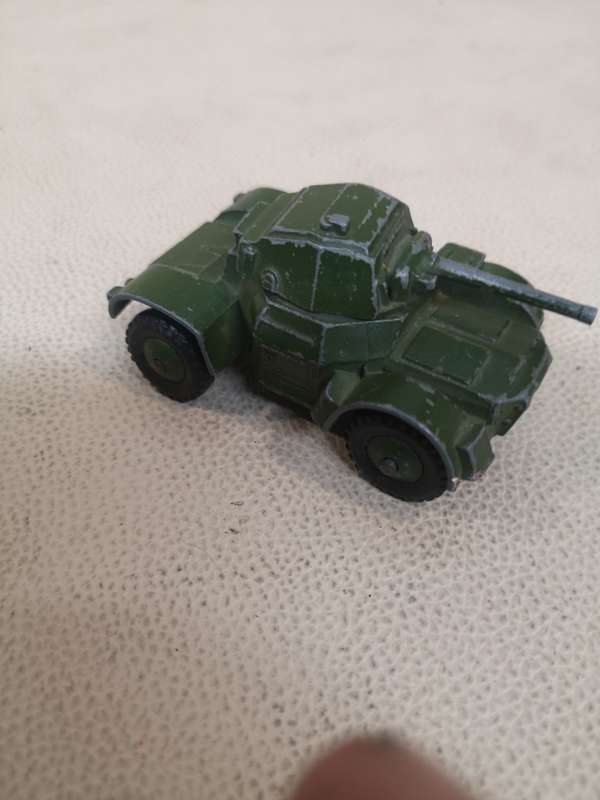 VINTAGE DINKY TOYS MECCANO D.A.C. DIAMLER ARMOURED CAR - NO. 670