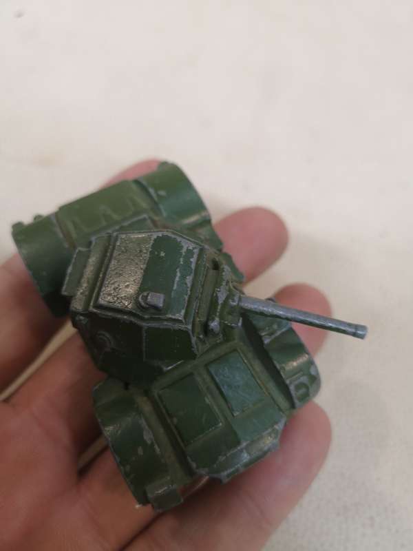 VINTAGE DINKY TOYS MECCANO D.A.C. DIAMLER ARMOURED CAR - NO. 670