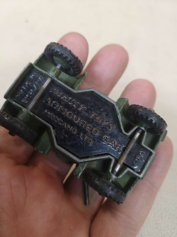 VINTAGE DINKY TOYS MECCANO D.A.C. DIAMLER ARMOURED CAR - NO. 670