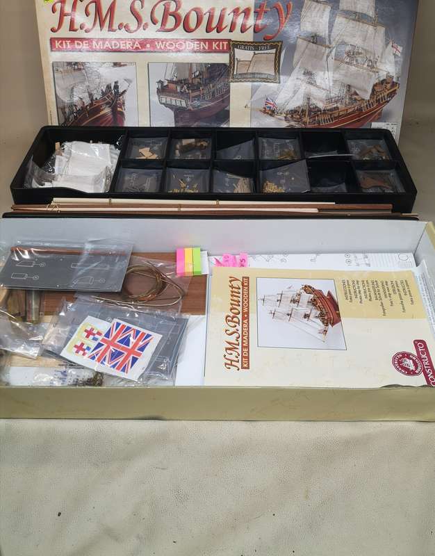 Constructo 1/50 Scale Wood Ship Model HMS Bounty 80817