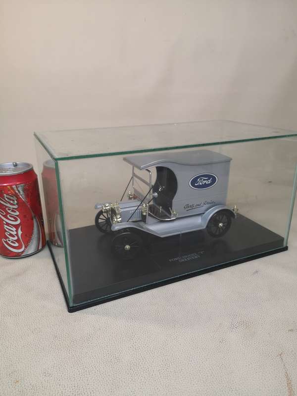 WOW EXTREMELY RARE Ford Model T 1914 Delivery Van Ford Service 1:18 UH/ Eagle's