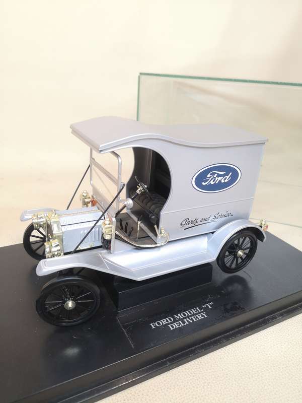 WOW EXTREMELY RARE Ford Model T 1914 Delivery Van Ford Service 1:18 UH/ Eagle's