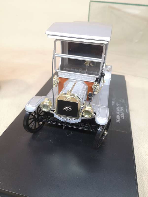 WOW EXTREMELY RARE Ford Model T 1914 Delivery Van Ford Service 1:18 UH/ Eagle's