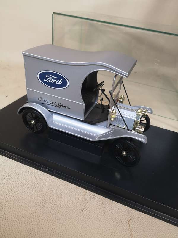 WOW EXTREMELY RARE Ford Model T 1914 Delivery Van Ford Service 1:18 UH/ Eagle's