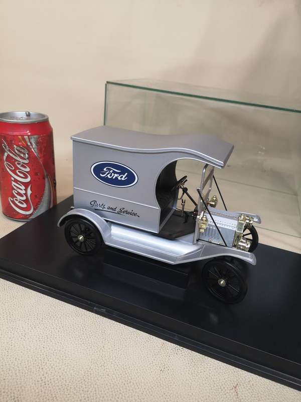 WOW EXTREMELY RARE Ford Model T 1914 Delivery Van Ford Service 1:18 UH/ Eagle's