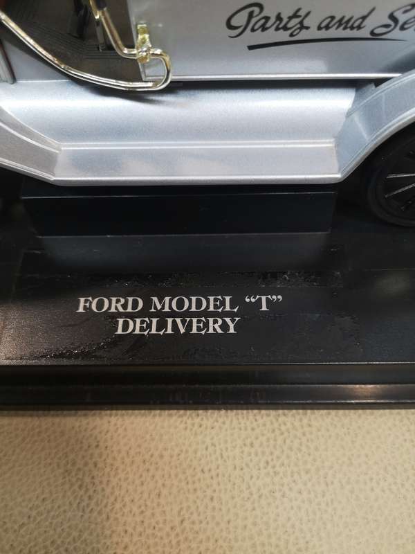 WOW EXTREMELY RARE Ford Model T 1914 Delivery Van Ford Service 1:18 UH/ Eagle's