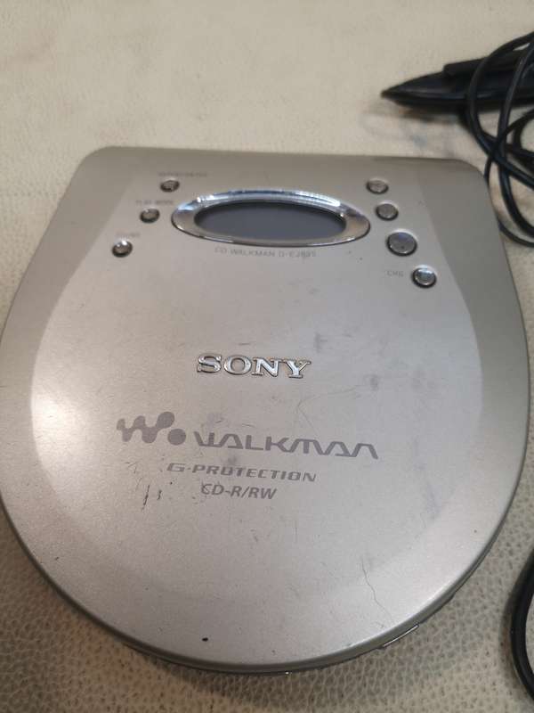 VINTAGE DISCMAN SONY WALKMAN D-EJ835 - SONY CD WALKMAN - Tested Working