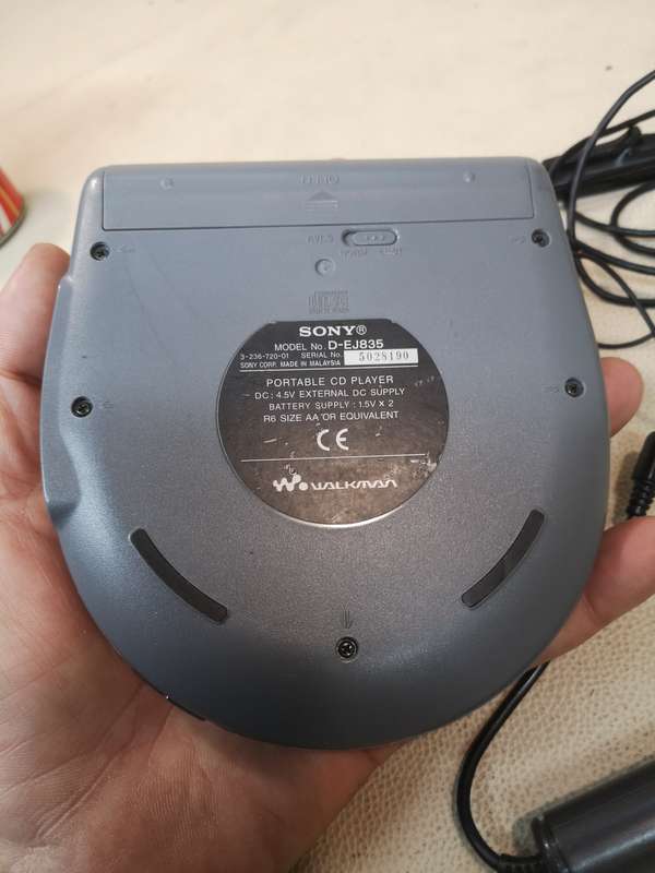 VINTAGE DISCMAN SONY WALKMAN D-EJ835 - SONY CD WALKMAN - Tested Working