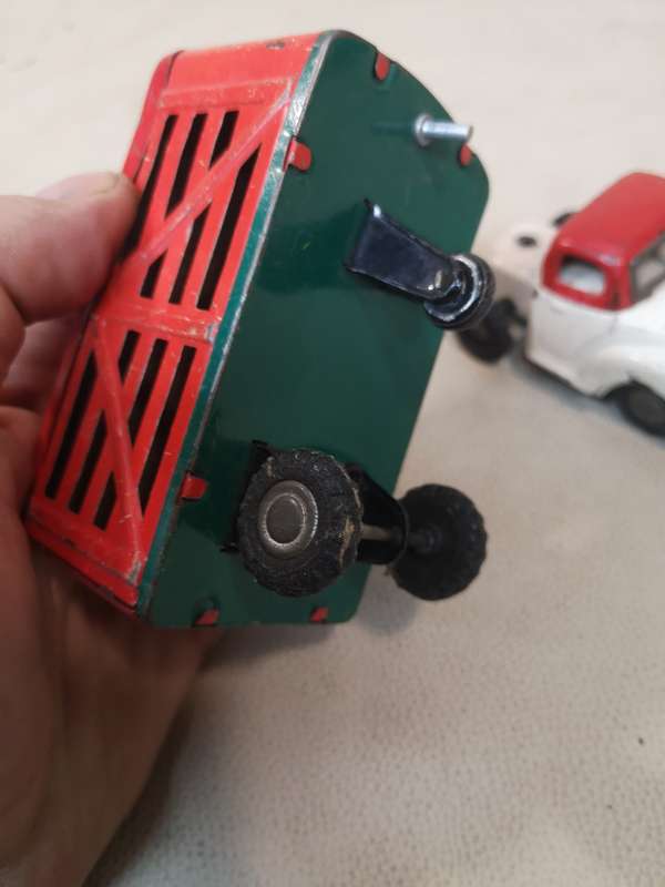 VINTAGE 1950'S FRICTION TIN LIVESTOCK TOY TRUCK
