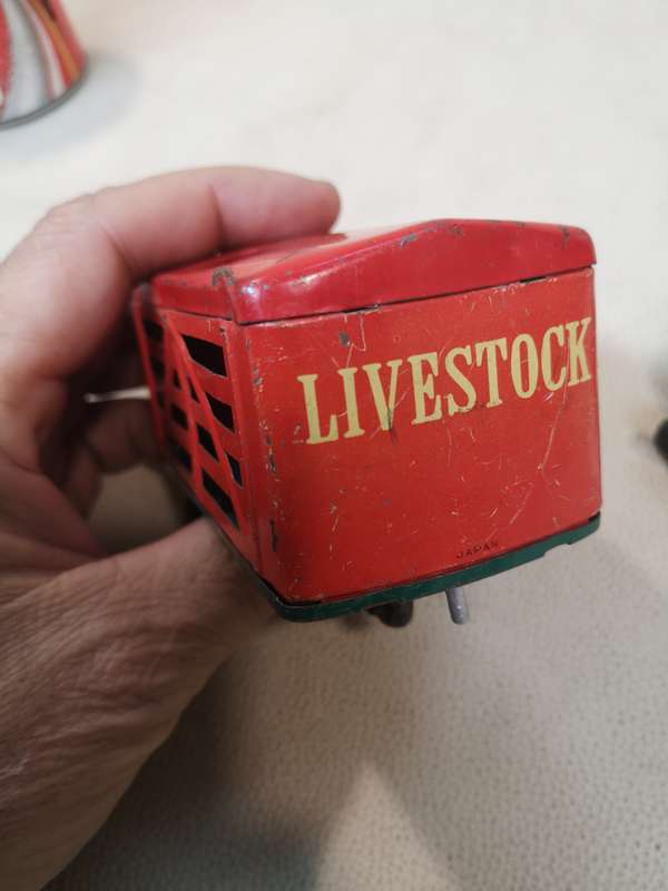 VINTAGE 1950'S FRICTION TIN LIVESTOCK TOY TRUCK