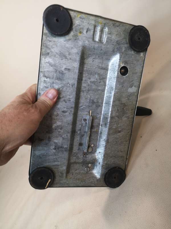 An awesome vintage Pineware bread/cold meat slicer. Stunning in all kitchens!!