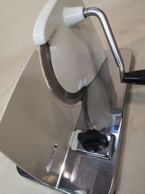An awesome vintage Pineware bread/cold meat slicer. Stunning in all kitchens!!
