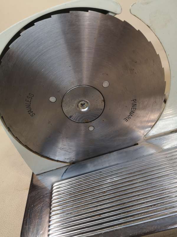 An awesome vintage Pineware bread/cold meat slicer. Stunning in all kitchens!!