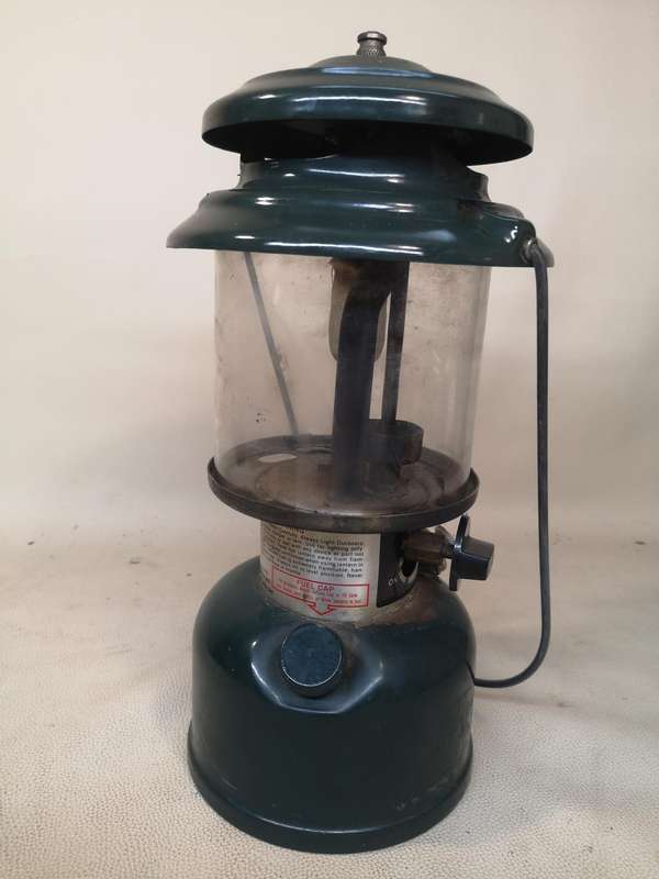 Vintage COLEMAN MODEL 214A-700 KEROSENE LANTERN LAMP Made In USA 2 of 2 On Auction Now