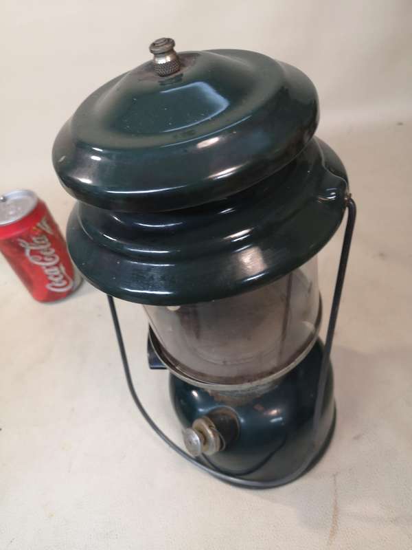Vintage COLEMAN MODEL 214A-700 KEROSENE LANTERN LAMP Made In USA 2 of 2 On Auction Now