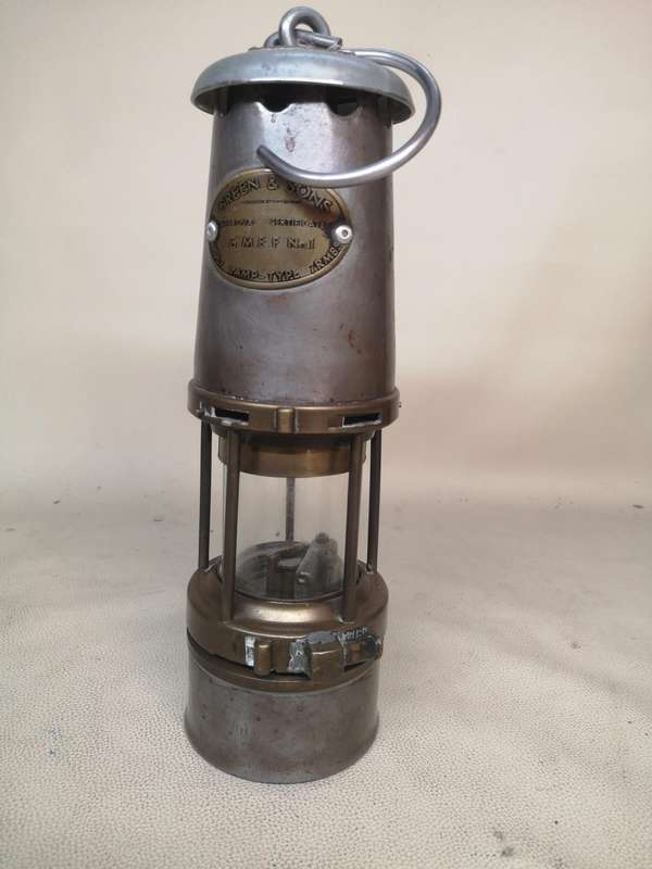 Magnificent Vintage Green and Sons Miners Wolf lamp - Stunning Condition