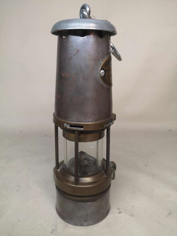 Magnificent Vintage Green and Sons Miners Wolf lamp - Stunning Condition