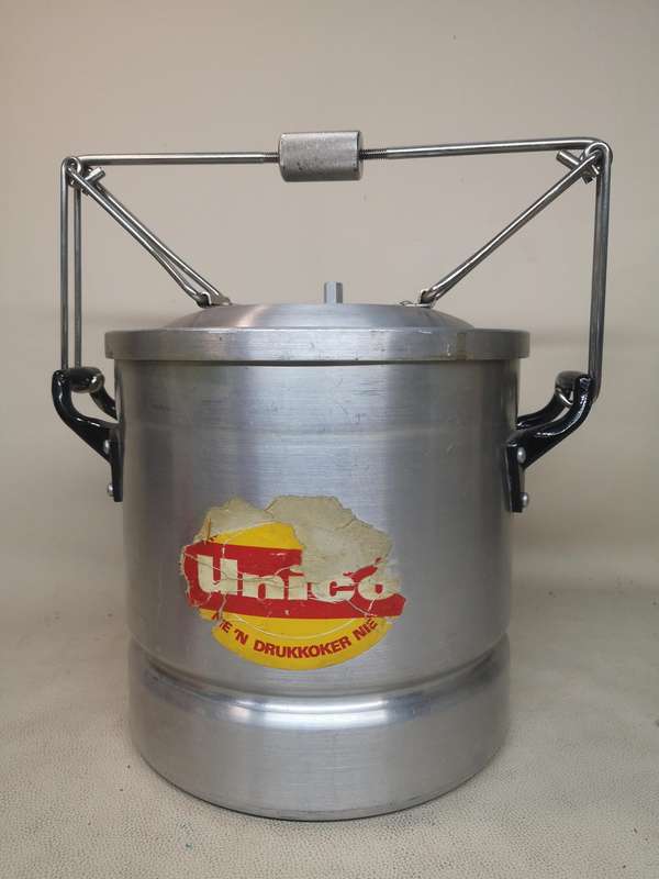 AN INCREDIBLE FIND!! VINTAGE "UNUSED" UNICO STEAMING POT