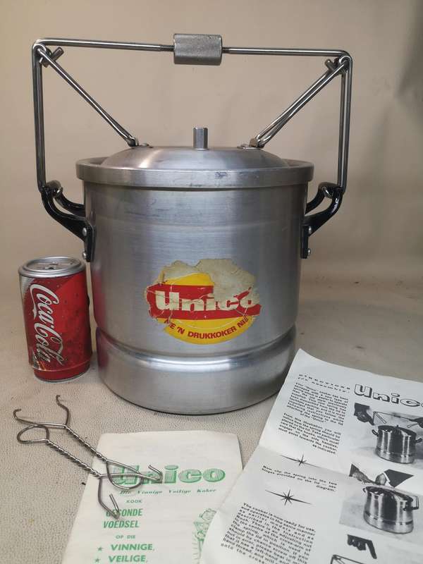 AN INCREDIBLE FIND!! VINTAGE "UNUSED" UNICO STEAMING POT
