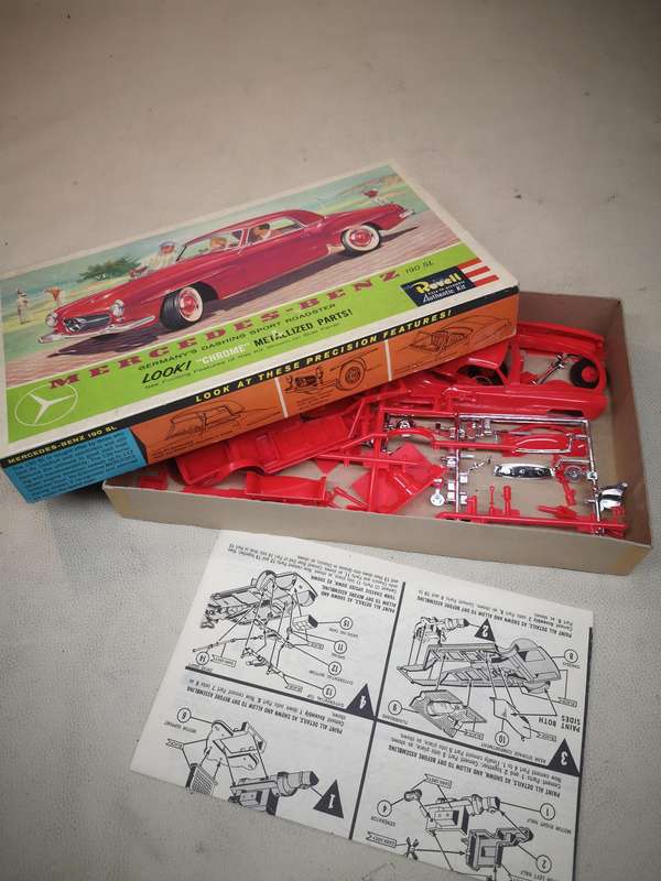Vintage Revell 1:25 Scale Mercedes Benz 190 SL Model Car Building Kit