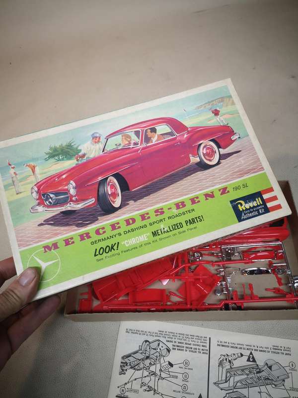 Vintage Revell 1:25 Scale Mercedes Benz 190 SL Model Car Building Kit