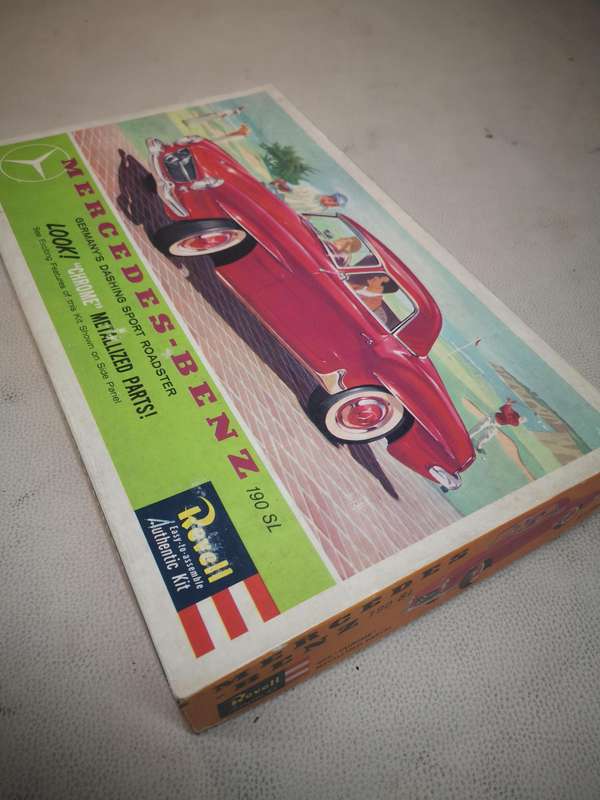 Vintage Revell 1:25 Scale Mercedes Benz 190 SL Model Car Building Kit