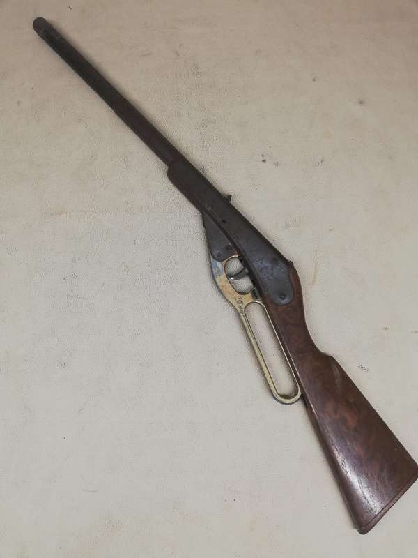 VINTAGE DAISY MODEL 960 NOISE-MAKER AIR RIFLE