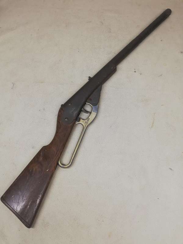 VINTAGE DAISY MODEL 960 NOISE-MAKER AIR RIFLE
