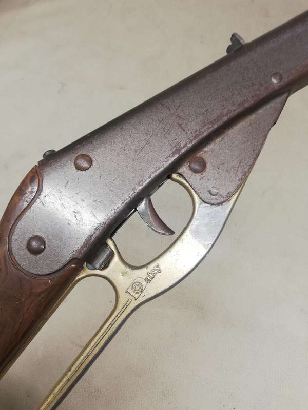 VINTAGE DAISY MODEL 960 NOISE-MAKER AIR RIFLE