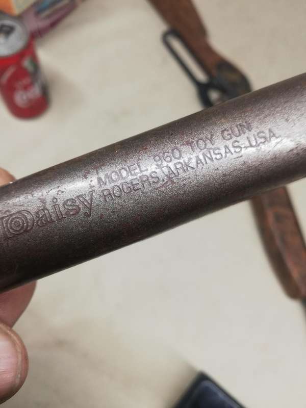 VINTAGE DAISY MODEL 960 NOISE-MAKER AIR RIFLE