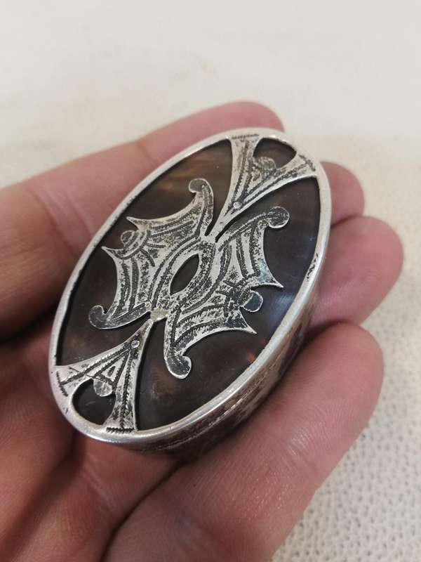 Magnificent Handcrafted 925 Silver Pill Box With a Tortoiseshell inlay - Marked - 34g