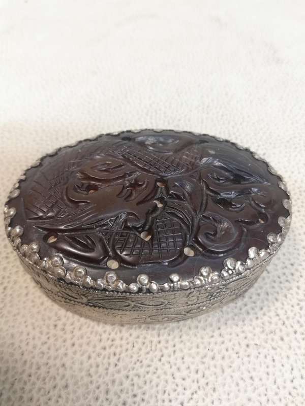 Vintage 1850s-1920s Intaglio Sardonyx Agate Silver Pill Snuff Box
