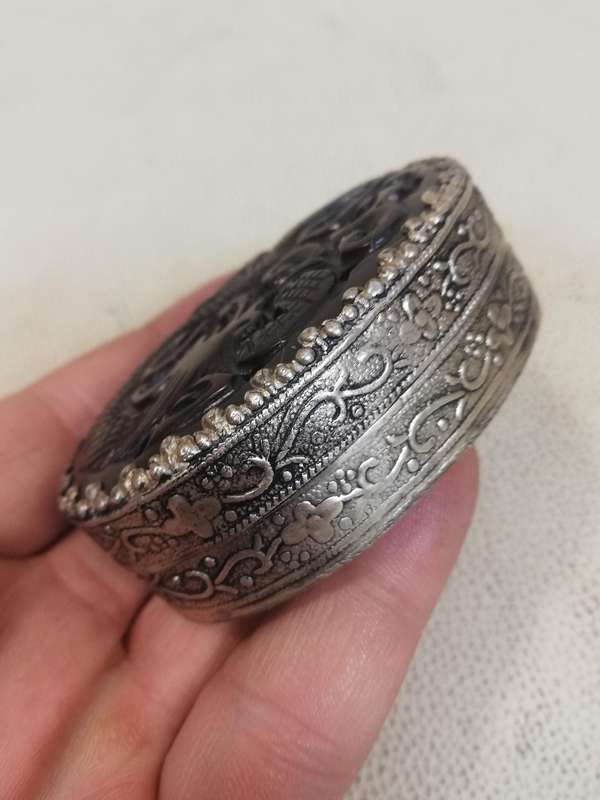 Vintage 1850s-1920s Intaglio Sardonyx Agate Silver Pill Snuff Box